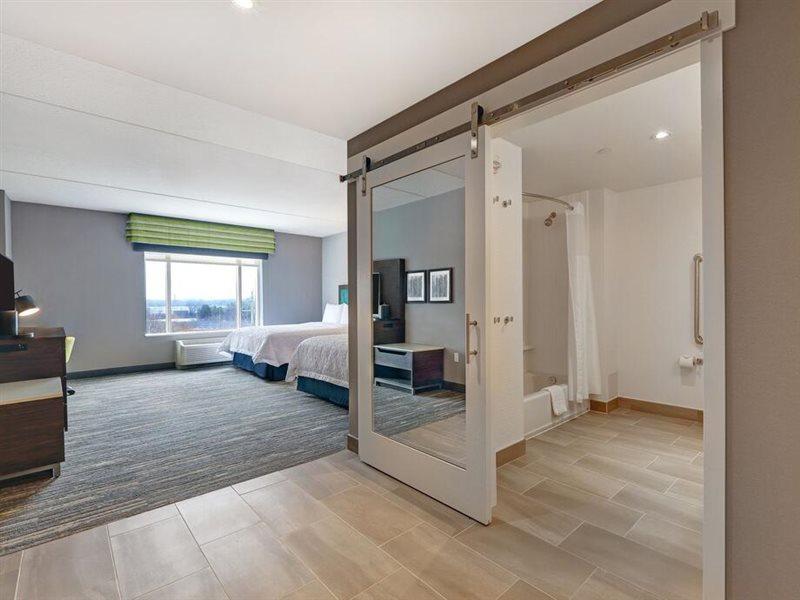 Hampton Inn Peterborough Kültér fotó